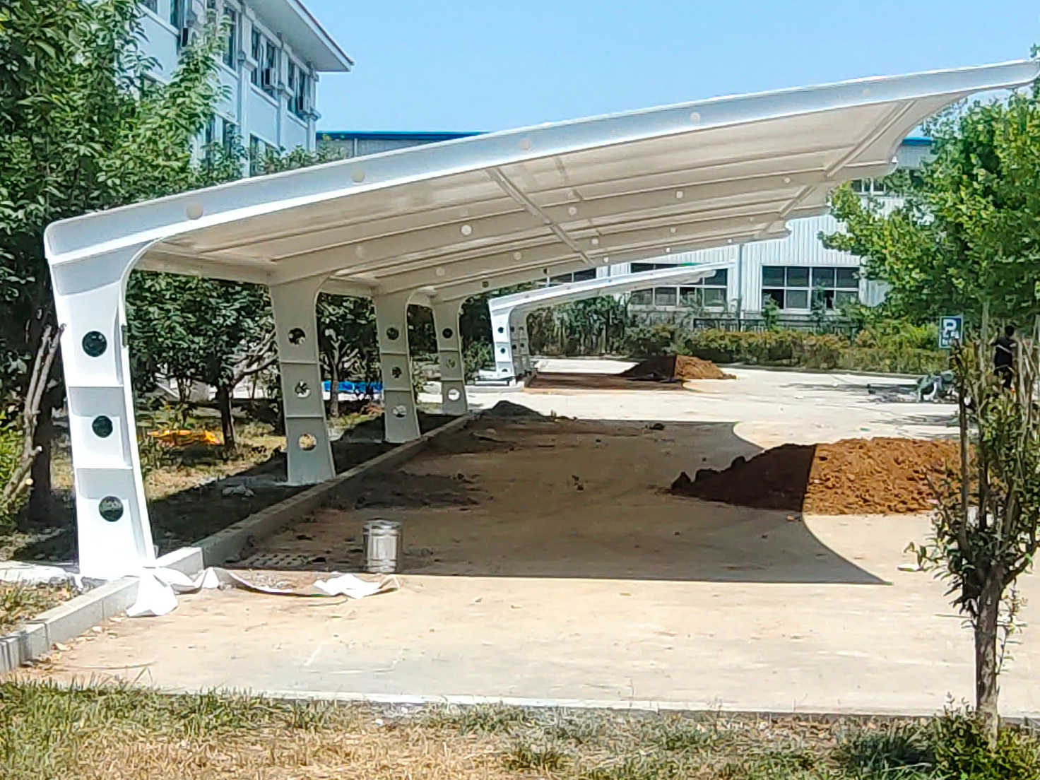 恒势膜结构与南京市秦淮区住建大厦完成合作