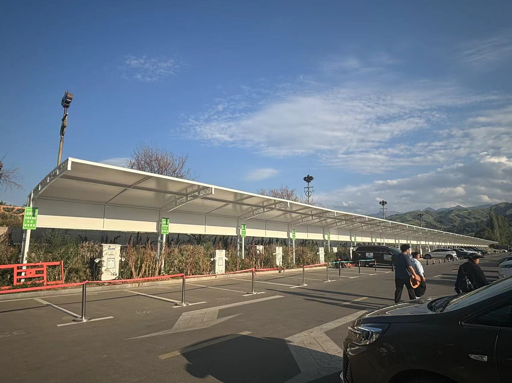 新疆乌鲁木齐停车棚案例