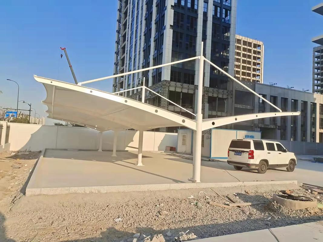 拉杆式张拉膜车棚